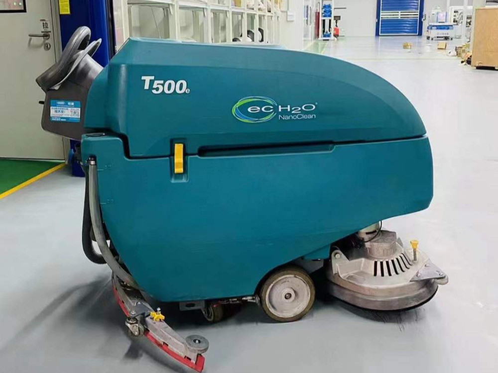 食品廠的商用洗地機鋰電池手推車維修保養