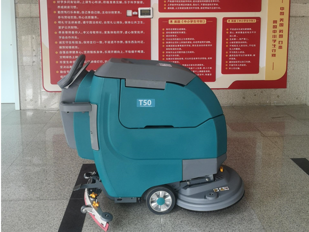 洗地機(jī)在學(xué)校食堂地面清潔的應(yīng)用 洗地機(jī)在學(xué)校食堂地面清潔的應(yīng)用