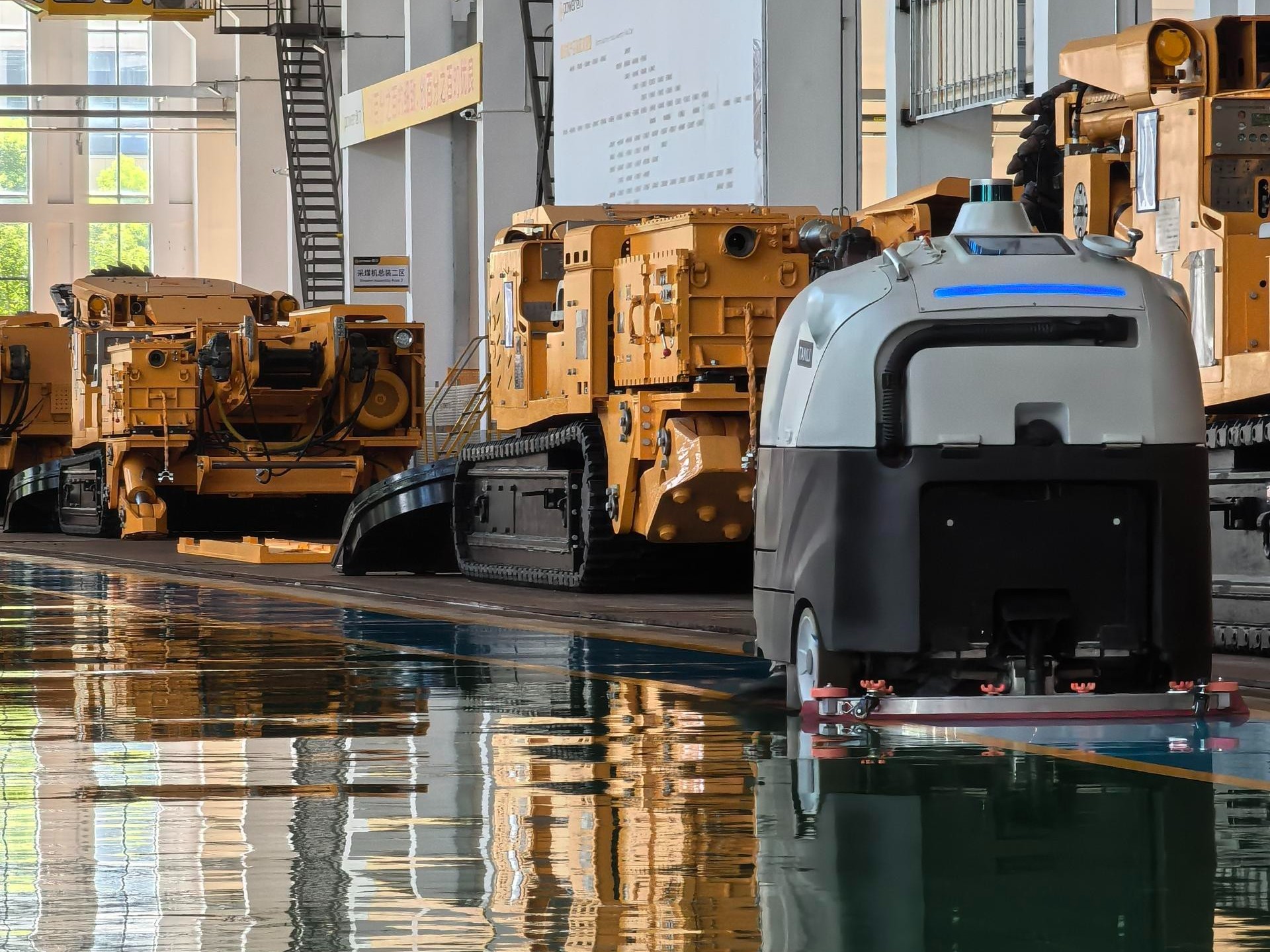 廣東黑燈工廠半夜無人打掃？坦力工業洗地機器人破解 “無人清潔” 困局