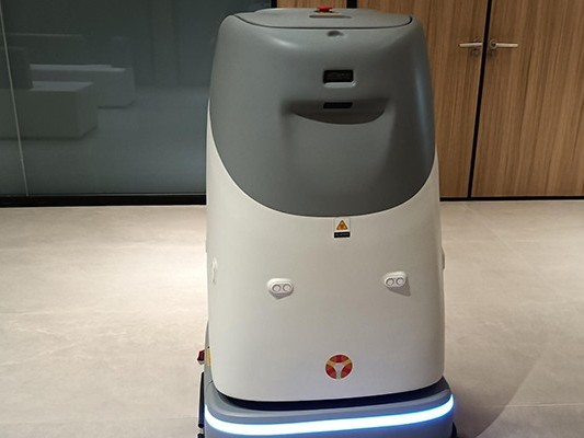 6 星級酒店靠啥 “吸睛”？坦力無人掃地機器人放大招