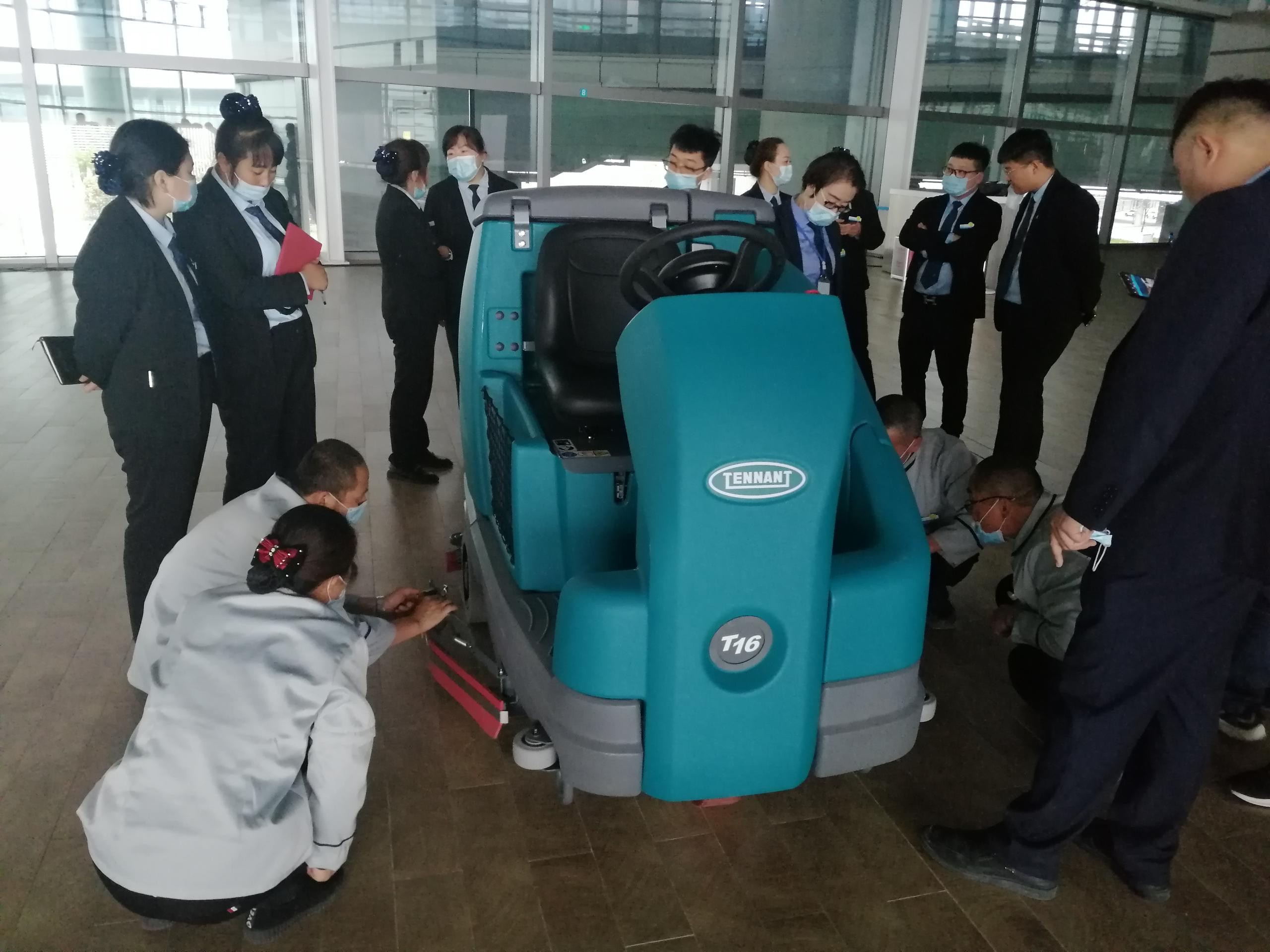 駕駛式洗地機優勢有哪些？