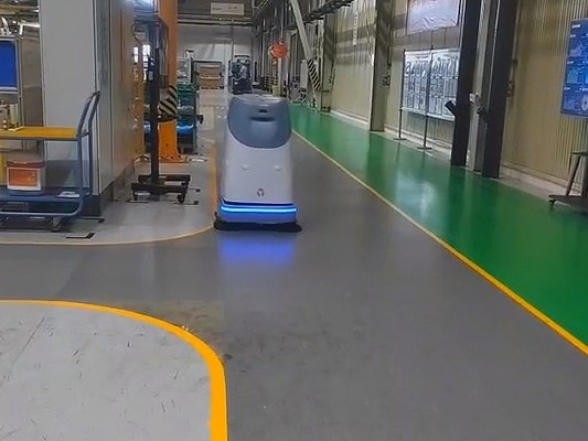 別再人工苦哈哈！坦力工業級掃地機器人讓車間清潔超省心