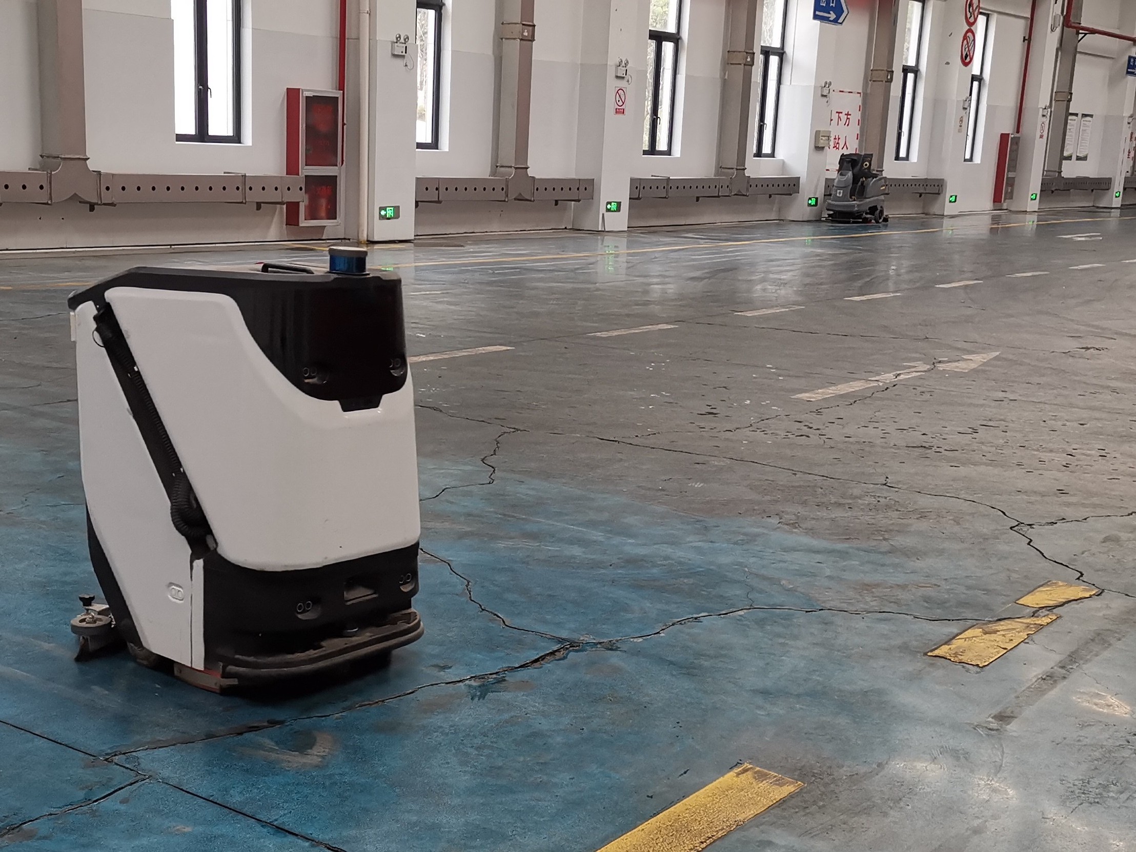 人工清潔費時長，成本高？坦力工業洗地機器人死磕“高效替代”自動巡航清掃油污粉塵，一人可管多機，大幅降低人力投入