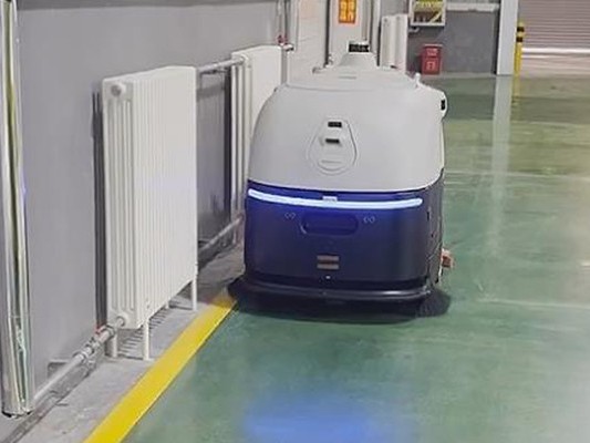 工廠老板偷著樂！一臺坦力工廠地面掃地機器人省下 7 個人工費